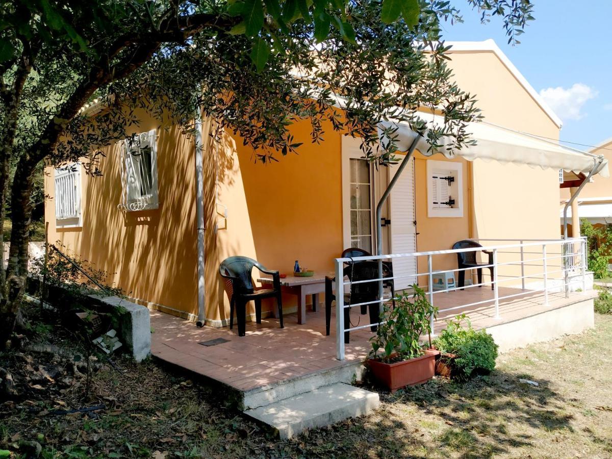 Family Holiday Apartment With Garden & Bbq Velonádes 外观 照片
