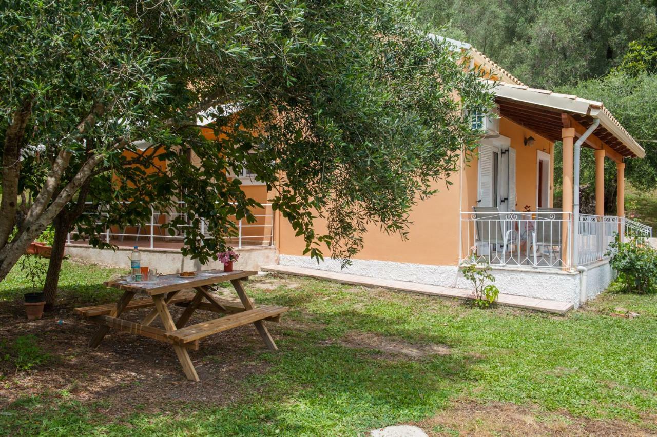 Family Holiday Apartment With Garden & Bbq Velonádes 外观 照片