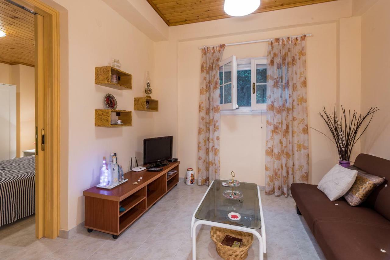 Family Holiday Apartment With Garden & Bbq Velonádes 外观 照片