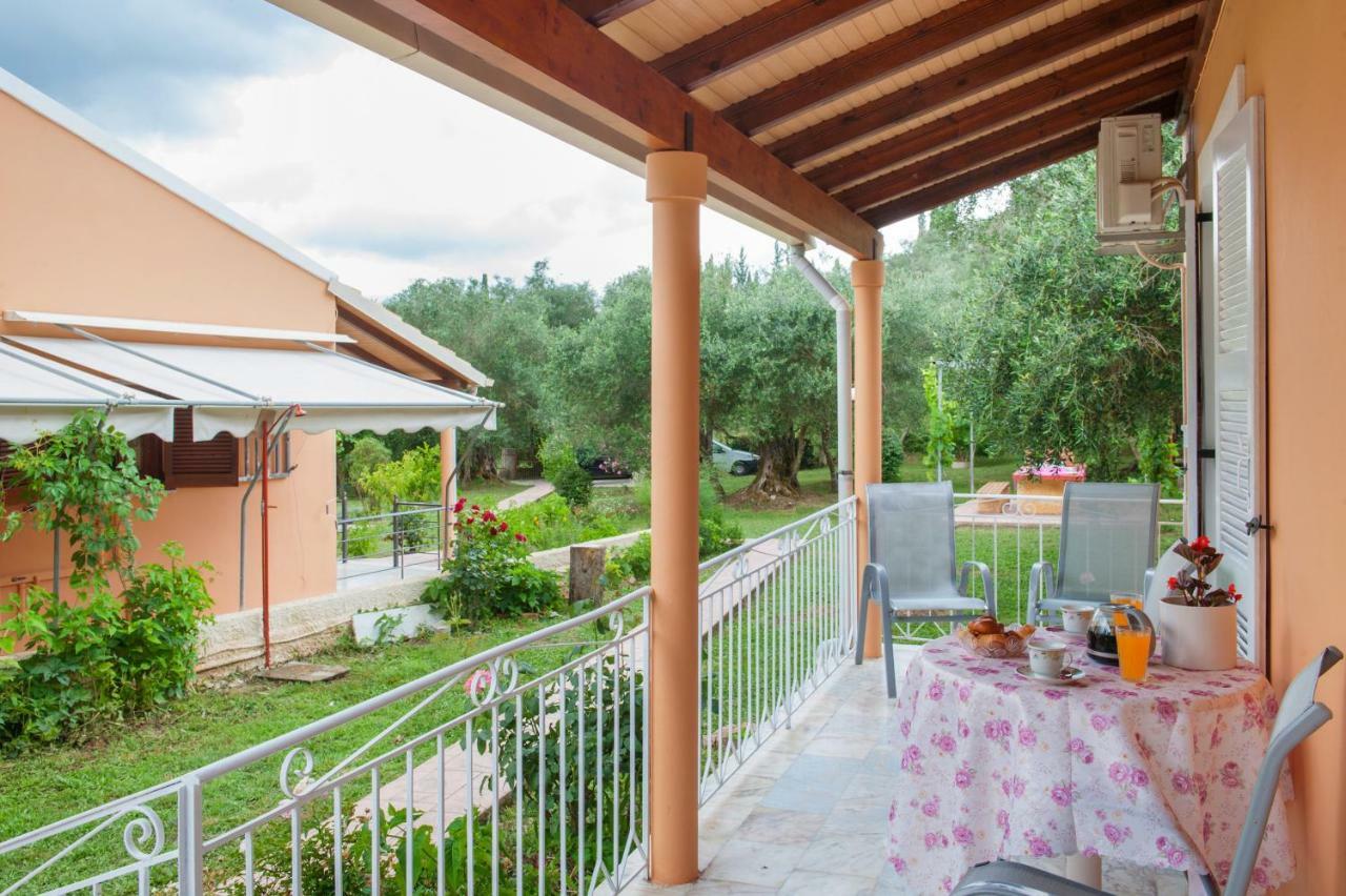 Family Holiday Apartment With Garden & Bbq Velonádes 外观 照片