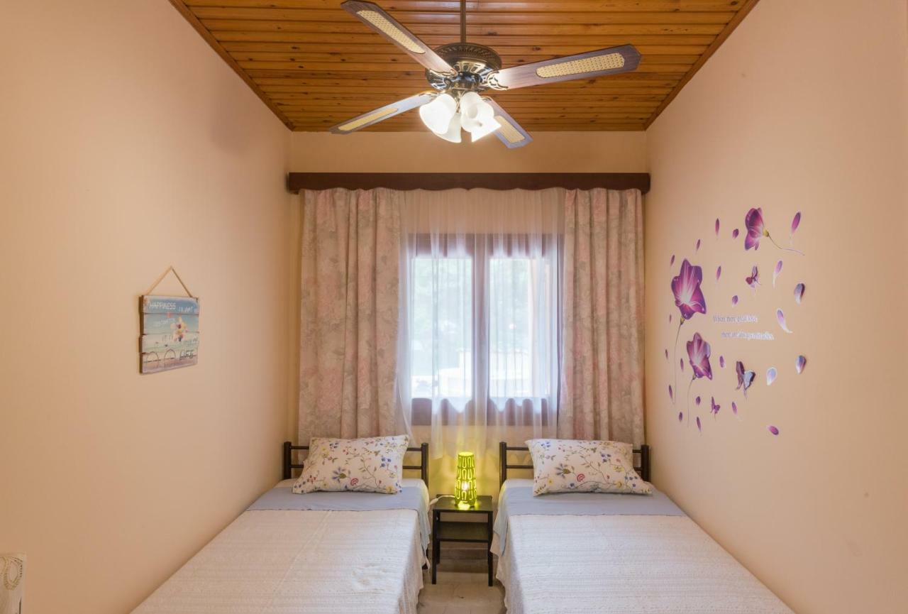 Family Holiday Apartment With Garden & Bbq Velonádes 外观 照片