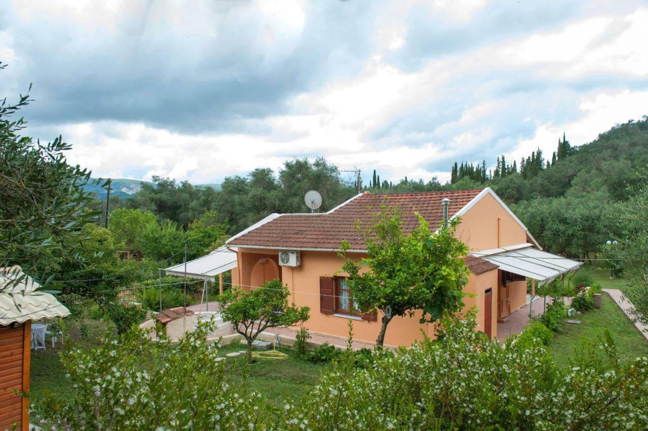 Family Holiday Apartment With Garden & Bbq Velonádes 外观 照片
