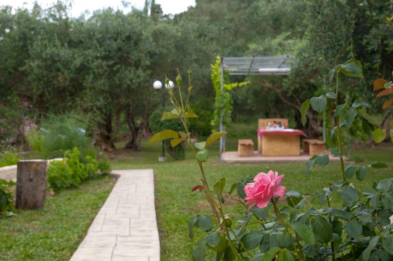 Family Holiday Apartment With Garden & Bbq Velonádes 外观 照片