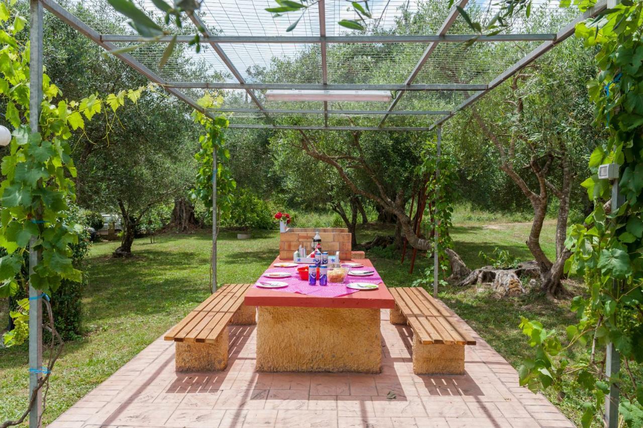 Family Holiday Apartment With Garden & Bbq Velonádes 外观 照片