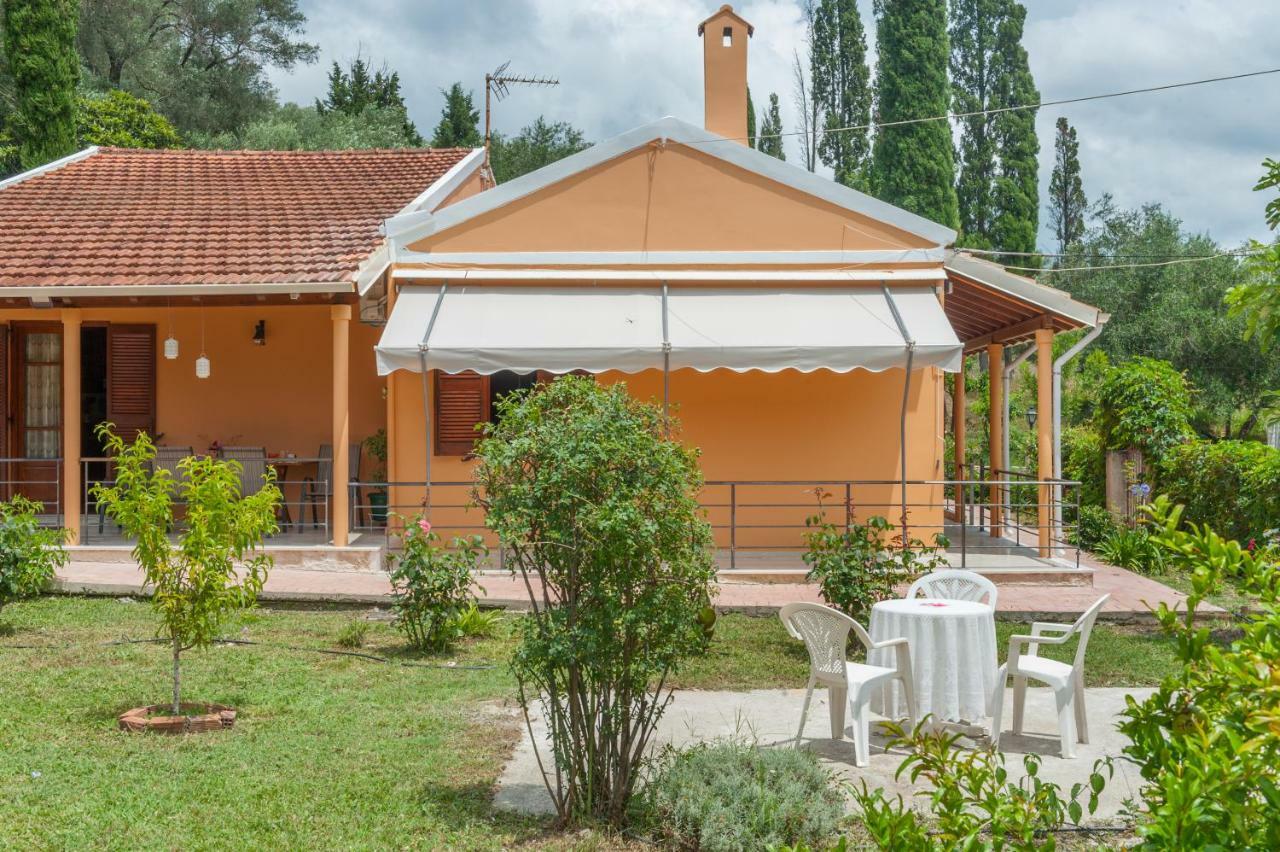 Family Holiday Apartment With Garden & Bbq Velonádes 外观 照片